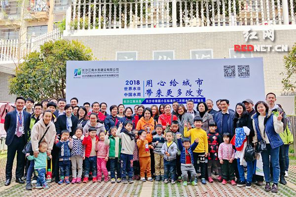長沙水業(yè)向市民開放由江南水務(wù)建設(shè)有限公司運(yùn)行管理的南園小區(qū)的標(biāo)準(zhǔn)化二次供水泵房。 